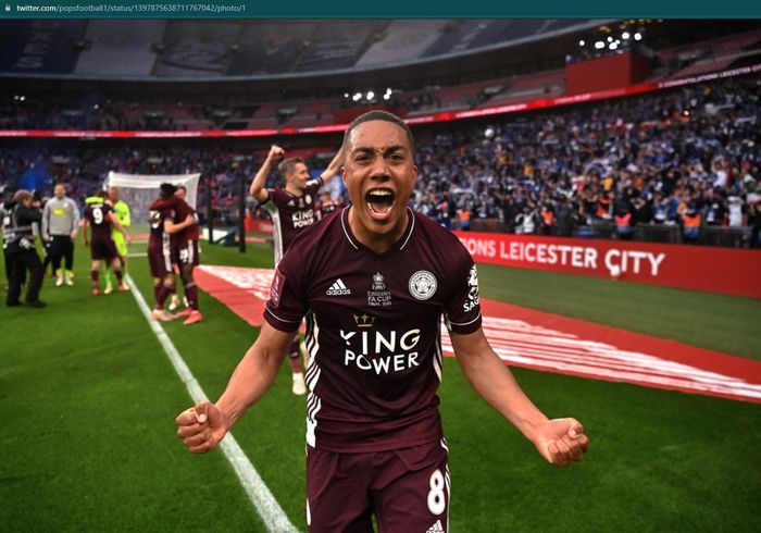 Selebrasi Youri Tielemans saat membawa Leicester City juara Piala FA 2020-2021.