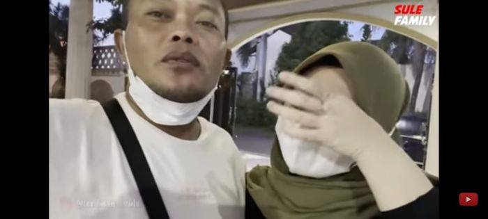 Nathalie Holscher menangis haru setelah melihat perkembangan janinnya di USG.