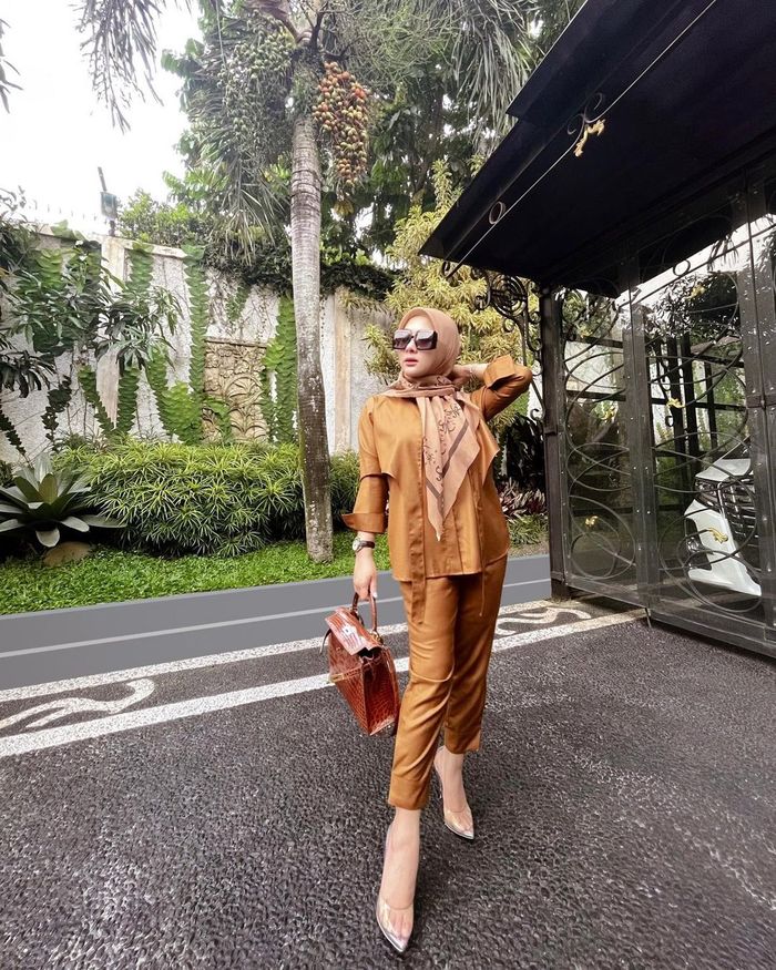 OOTD hijab ala Syahrini.