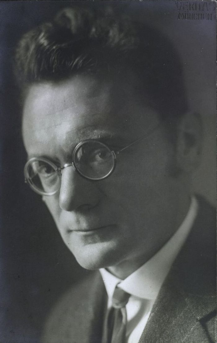 Ahli zoologi dan ilmuwan perilaku Karl von Frisch, sekitar 1926. Dia memelajari komunikasi di antara lebah. Dia mendapatkan hadian Nobel pada 1973 untuk bidang fisiologi atau kedokteran dengan perilaku hewan.