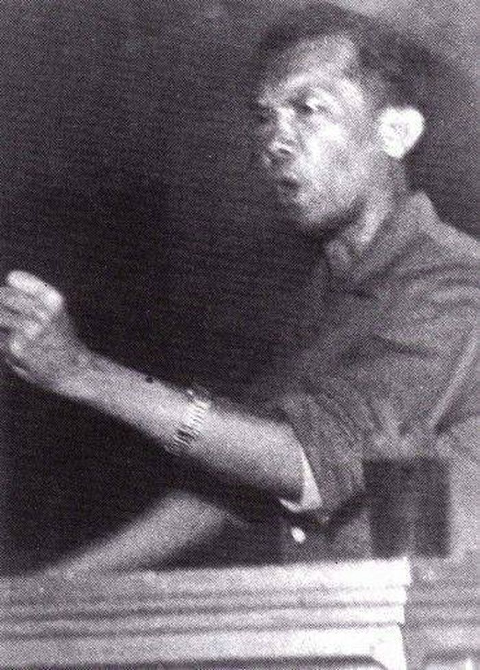 Tan Malaka berpidato saat pertemuan Persatuan Perjuangan pada 1946.