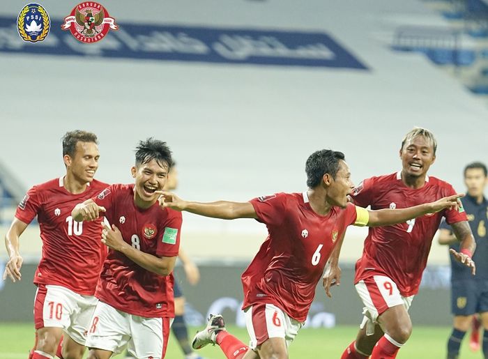 Evan Dimas Darmono merayakan gol yang dicetaknya ke gawang Thailand pada Kualifikasi Piala Dunia 2022 Zona Asia.