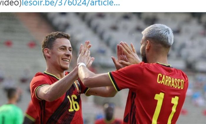 Pemain timnas Belgia, Thorgan Hazard dan Yarnick Carrasco, merayakan gol ke gawang timnas Yunani dalam laga uji coba melawan di Stadion King Baudouin, Brussels, Kamis (3/6/2021) waktu setempat atau Jumat pukul 01.45 WIB.