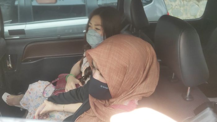 Ibunda Larissa Chou dan ibunda Alvin Faiz