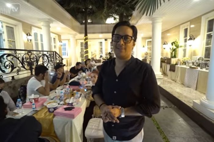 Rumah artis Andre Taulany saat disulap bak restoran mewah untuk acara Halal Bihalal.