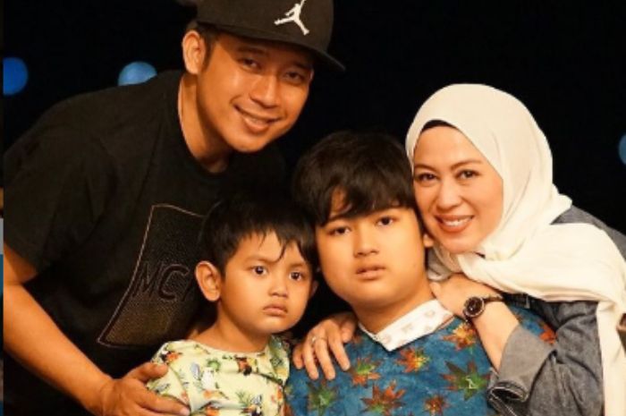 Denny Cagur, Shanty Denny, dan dua anaknya 