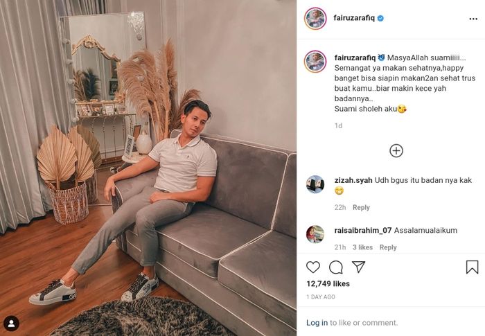 Mewahnya ruang tamu di rumah artis Fairuz A Rafiq