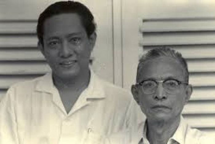 D.N. Aidit besama ayahnya Abdullah. Republika.