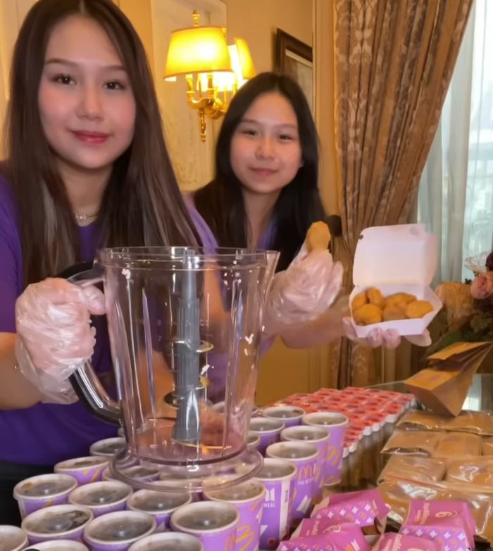 Tangkapan layar dari Instagram Sisca Kohl bersama Aliyyah Kohl yang terlihat membuat es krim dari BTS Meal.