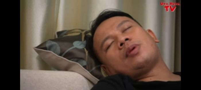 Vicky Prasetyo dalam pengaruh hipnotis oleh Uya Kuya