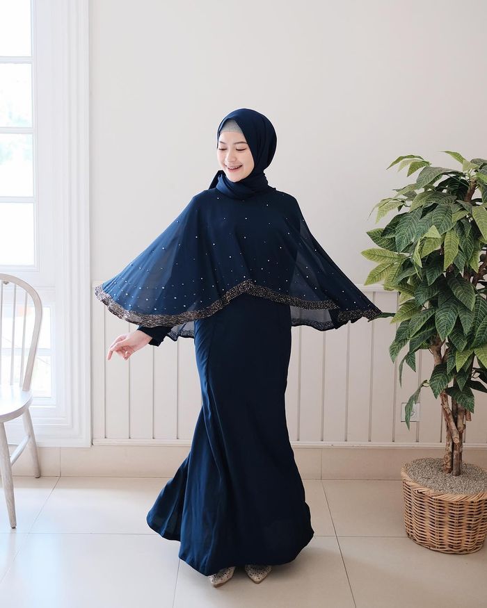 inspirasi baju kondangan biru dongker