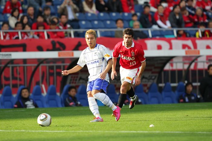 Ilustrasi duel Derbi Urawa Reds vs Gamba Osaka.