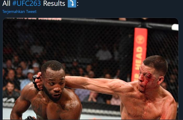 Momen ketika Leon Edwards (kiri) dan Nate Diaz (kanan) saat menjual beli pukulan pada ajang UFC 263, Minggu (13/6/2021).