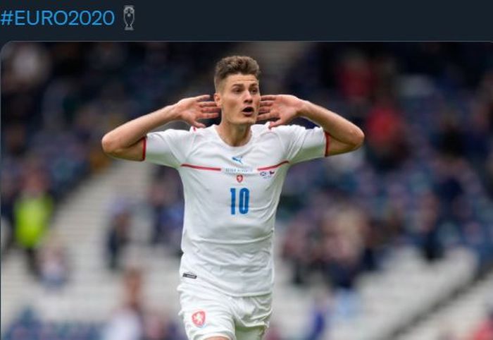 Selebrasi striker timnas Republik Ceska, Patrik Schick, usai menjebol gawang timnas Skotlandia dalam laga Grup D Euro 2020 di Stadion Hampden Park, 14 Juni 2021.