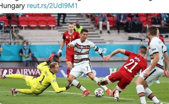 Megabintang timnas Portugal, Cristiano Ronaldo, mencetak gol ke gawang timnas Hungaria dalam laga Grup F EURO 2020 di Stadion Puskas Arena, Selasa (15/6/2021).