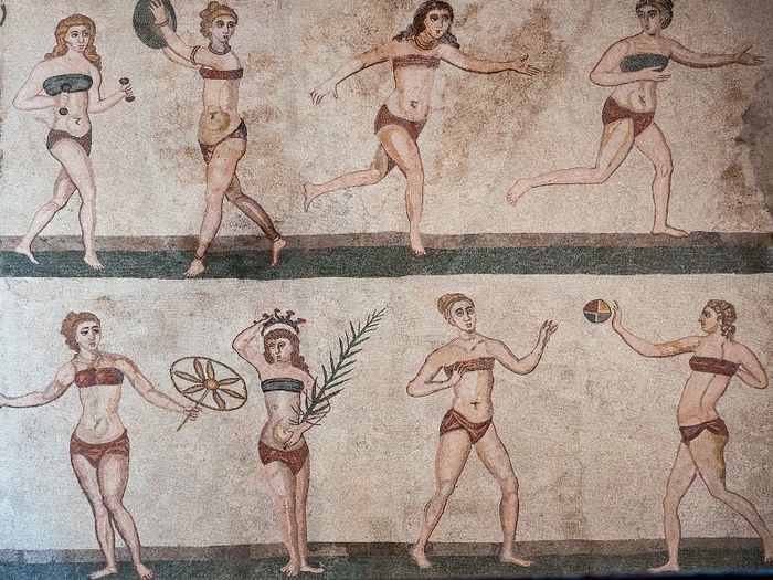 Mosaik sepuluh 'gadis bikini' yang ditemukan Villa Romawi Casale.