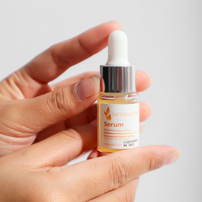 Serum niacinamide di bawah Rp100 ribu: Saffbeautys Serum Brightening Saffron Niacinamide.
