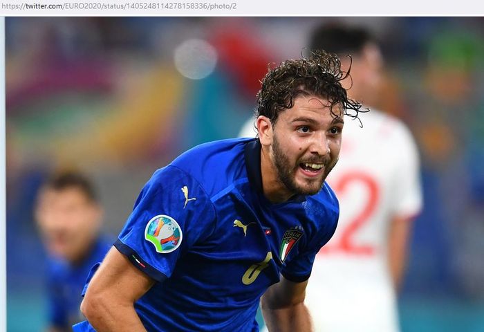 Gelandang timnas Italia, Manuel Locatelli, merayakan gol ke gawang timnas Swiss dalam laga Grup A EURO 2020 di Stadion Olimpico, Rabu (16/6/2021).