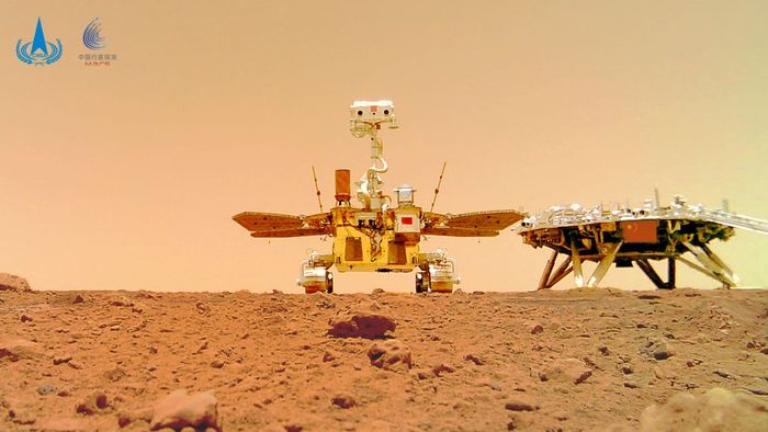 Penjelajah Mars China Zhurong berpose untuk potret diri dengan pendaratnya di foto ini dari Utopia Planitia yang dirilis pada 11 Juni 2021. (Kredit gambar: CNSA)
