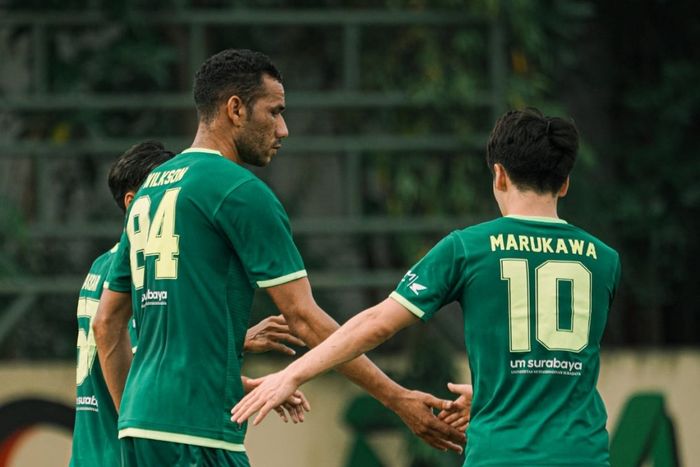 Pemain asing Persebaya Surabaya, Jose Wilkson dan Taisei Marukawa, saat memperkuat Bajul Ijo di laga uji coba melawan Malang United, Jumat (18/6/2021)