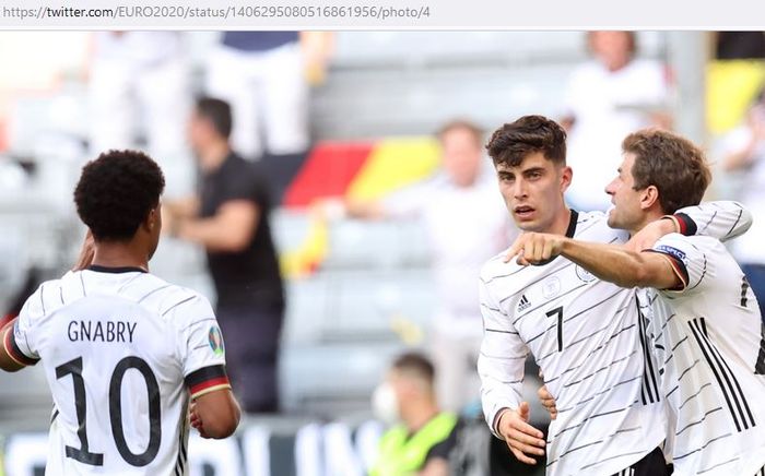 Penyerang timnas Jerman, Kai Havertz (tengah), merayakan gol ke gawang timnas Portugal dalam laga Grup F EURO 2020 di Stadion Football Arena, Sabtu (19/6/2021).