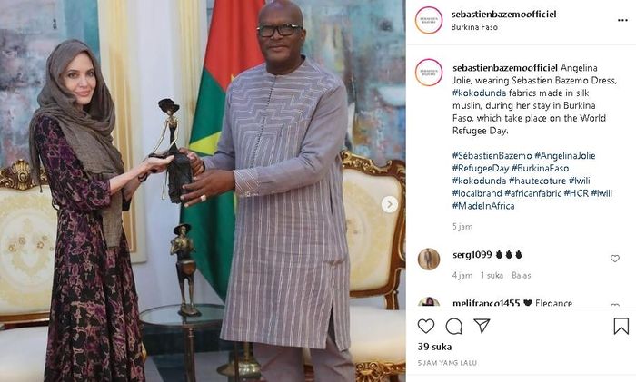 Penampilan Angelina Jolie.