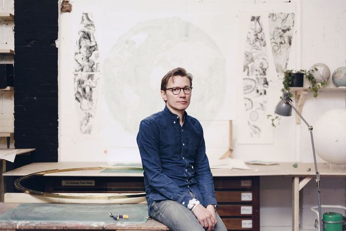 Peter Bellerby, pendiri Bellerby &amp; Co., di studionya di London. (Paul Marc Mitchell)