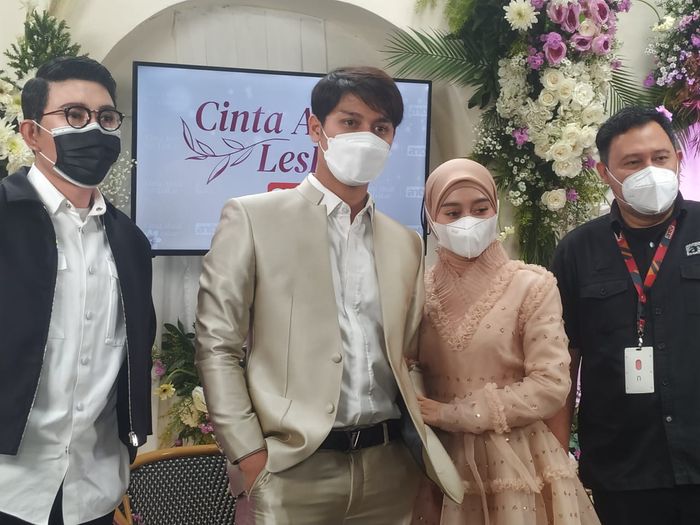 Otis Hahijary bersama Rizky Billar dan Lesti Kejora saat ditemui Grid.ID