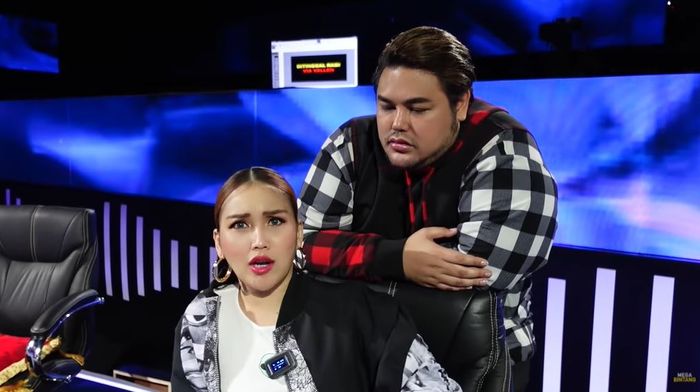 Kedekatan Ayu Ting Ting dan Ivan Gunawan lagi-lagi menjadi sosortan warganet.