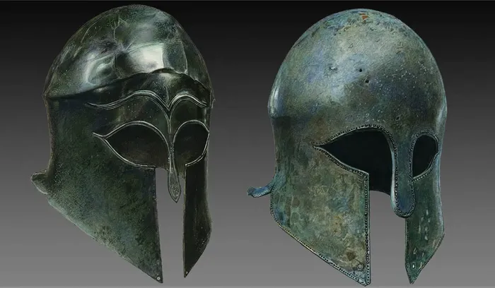 Helm Korintus dari Yunani kuno.