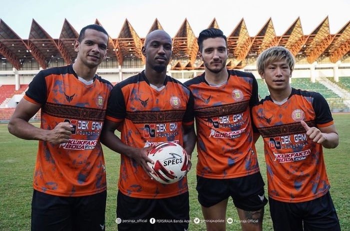 Empat pemain asing Persiraja Banda Aceh, dari kanan, Shori Murata, Vanja Markovic, Paulo Henrique, Leonardo Lelis.