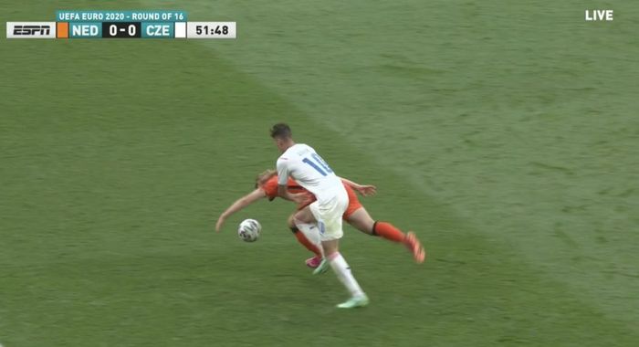 Insiden handsball Matthijs de Ligt dalam laga Belanda vs Rep Ceska di Euro 2020.