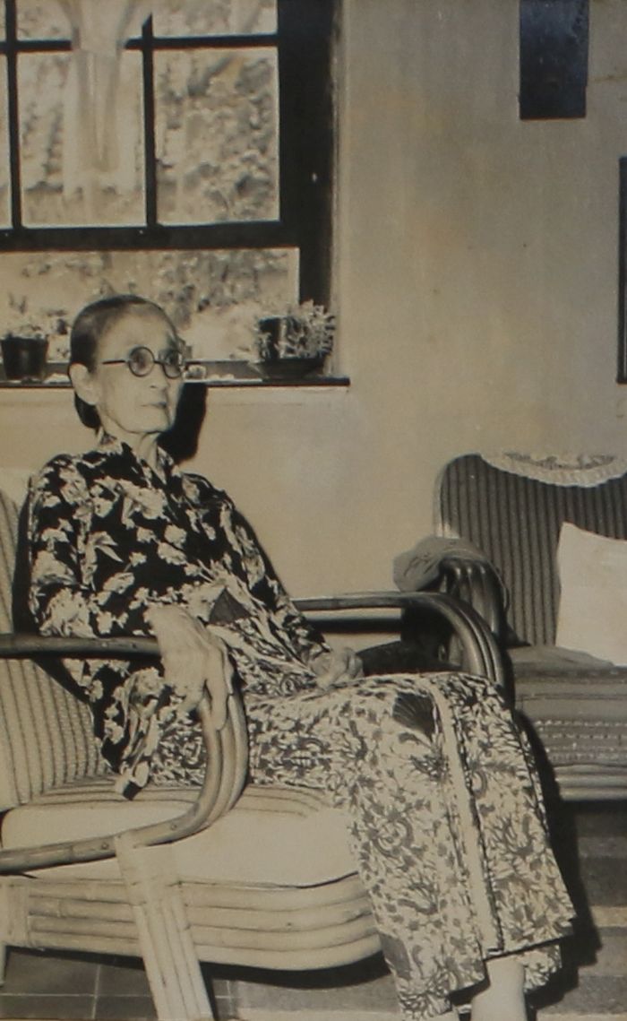 Raden Ayu Adipati Arya Kardinah Reksanegara (1 Maret 1881 - 5 Juli 1971), mungkin di kediamannya di Salatiga.