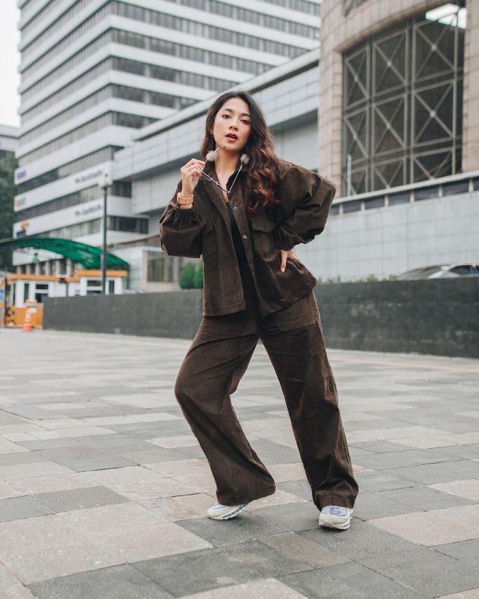 OOTD modis kenakan one set ala Dinda Kirana.