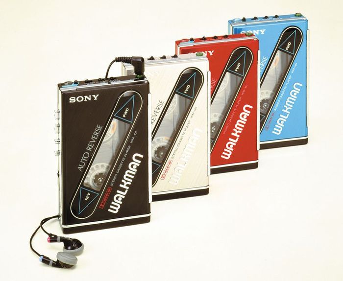 Sony Walkman WM-101 Walkman pertama dengan baterai isi ulang, lebih ramping dari pendahulunya. (Sony)