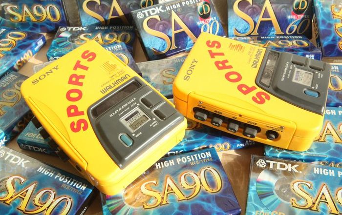 Sony Walkman Sports WM-B52 Walkman 'Yellow Monster' ikonik tahun 1990-an sebenarnya dirilis pada tahun 1988. (Flickr)