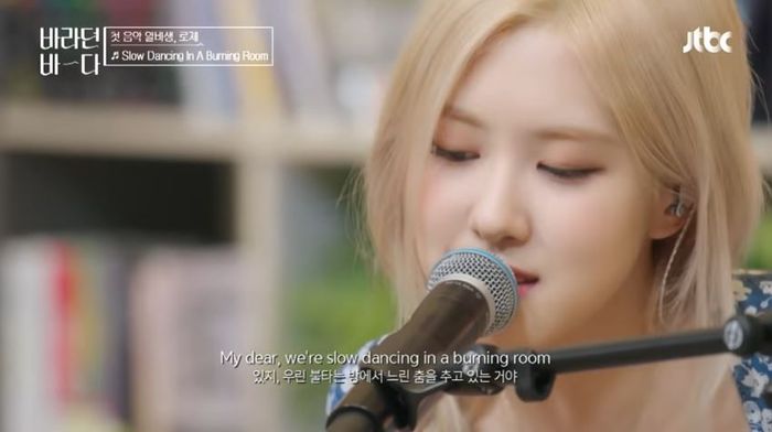 Penampilan Rose BLACKPINK Bawakan Lagu 'Slow Dancing In A Burning Room'