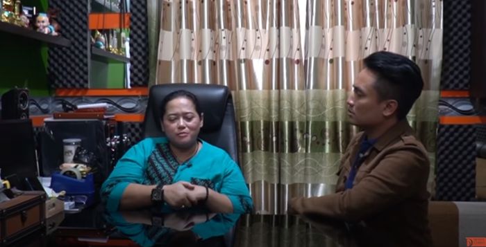 Perbincangan Denny Darko dan Mbak You tentang penglihatannya.