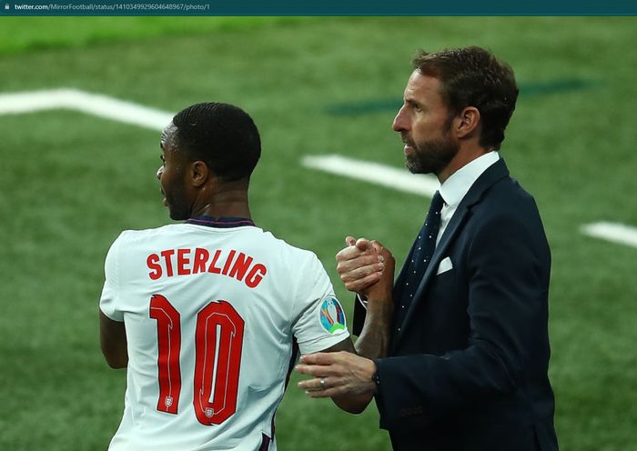 Raheem Sterling dan Gareth Southgate.