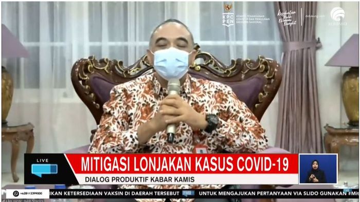 Bupati Tangerang Ahmad Zaki Iskandar saat menghadiri acara &ldquo;Dialog Produktif&rdquo; yang diselenggarakan Komite Penanganan Covid-19 dan Pemulihan Ekonomi Nasional (KPC-PEN) melalui kanal YouTube FMB9ID_IKP, Kamis (1/7/2021). 