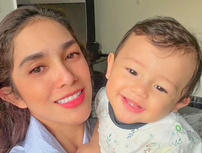 Potret Ussy Sulistiawaty Bersama Sakalingga Iba Pratama