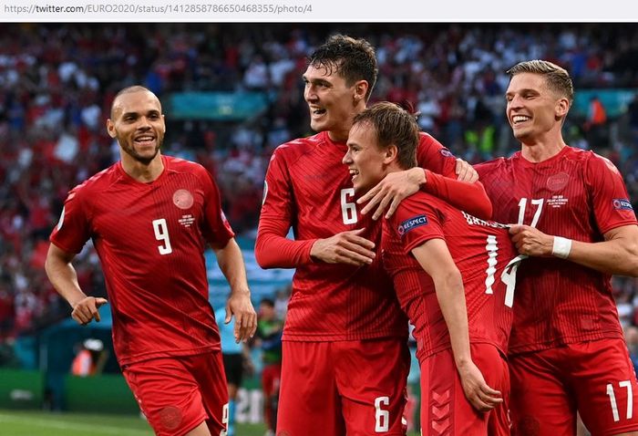 Penyerang timnas Denmark, Mikkel Damsgaard, merayakan gol ke gawang timnas Inggris dalam laga semifinal EURO 2020 di Stadion Wembley, Rabu (7/7/2021).