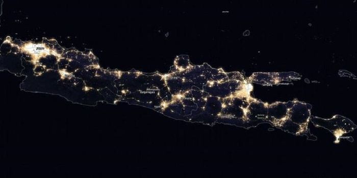Belakangan ini ada banyak orang di Pulau Jawa yang memperbincangkan udara dingin saat malam tiba. Apa yang sesungguhnya terjadi?