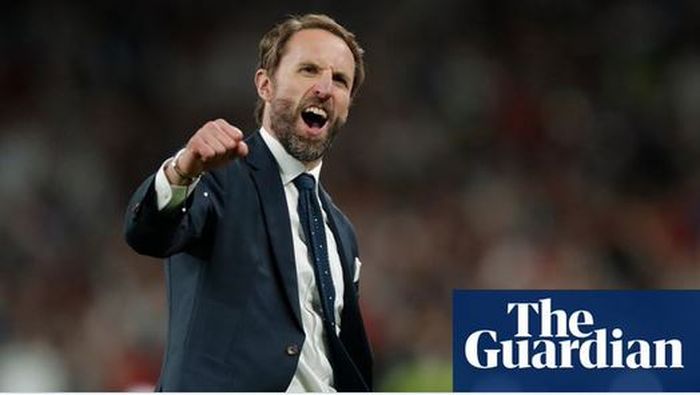 Pelatih timnas Inggris, Gareth Southgate, melakukan selebrasi.