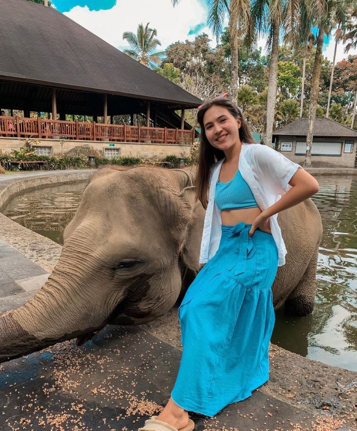 OOTD modis ala Olivia Jensen.