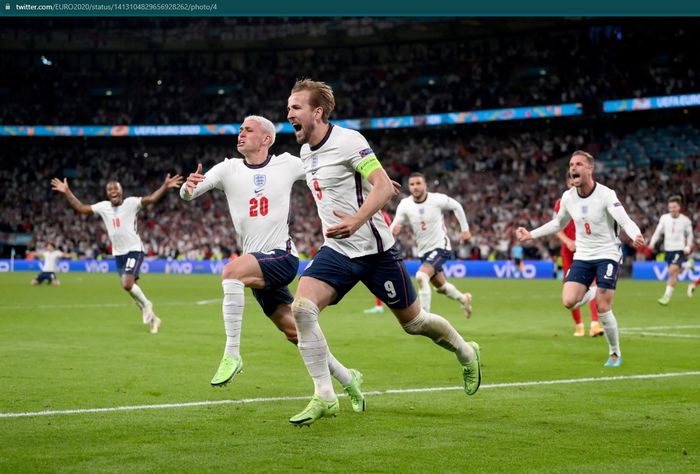 Momen selebrasi penyernag timnas Inggris, Harry Kane usai mencetak gol ke gawang Denmark pada laga semifinal EURO 2020.