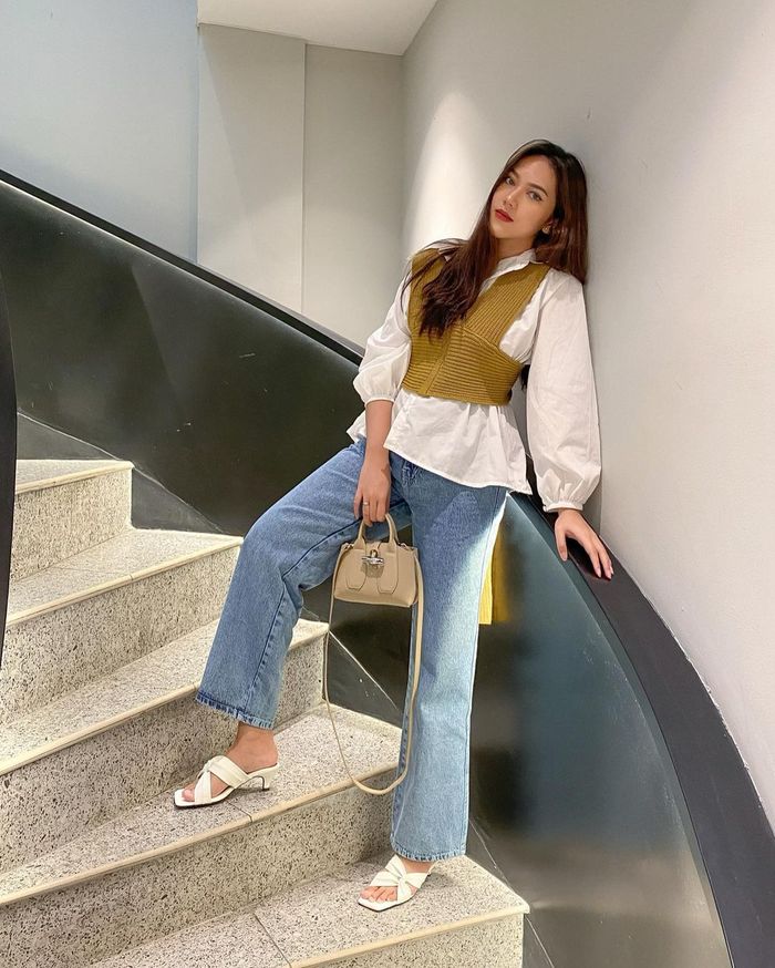 Rekomendasi OOTD modis dan sopan ala selebgram Nabila Gardena.