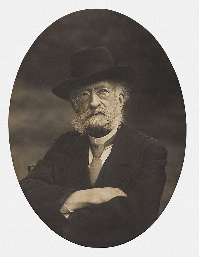 Emile Cartailhac (15 Februari 1845 - 26 November 1921) adalah seorang prasejarah Prancis, salah satu bapak pendiri studi seni gua. Foto oleh Daniel Chevalier pada 1921.