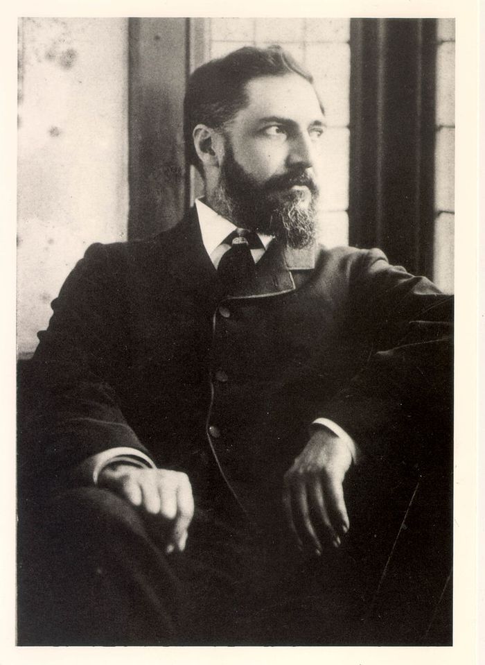 Sir William Matthew Flinders Petrie (3 Juni 1853 - 28 Juli 1942). Ahli Mesir Kuno Inggris dan pelopor metodologi sistematis dalam arkeologi dan pelestarian artefak. Foto sekitar akhir abad ke-19.