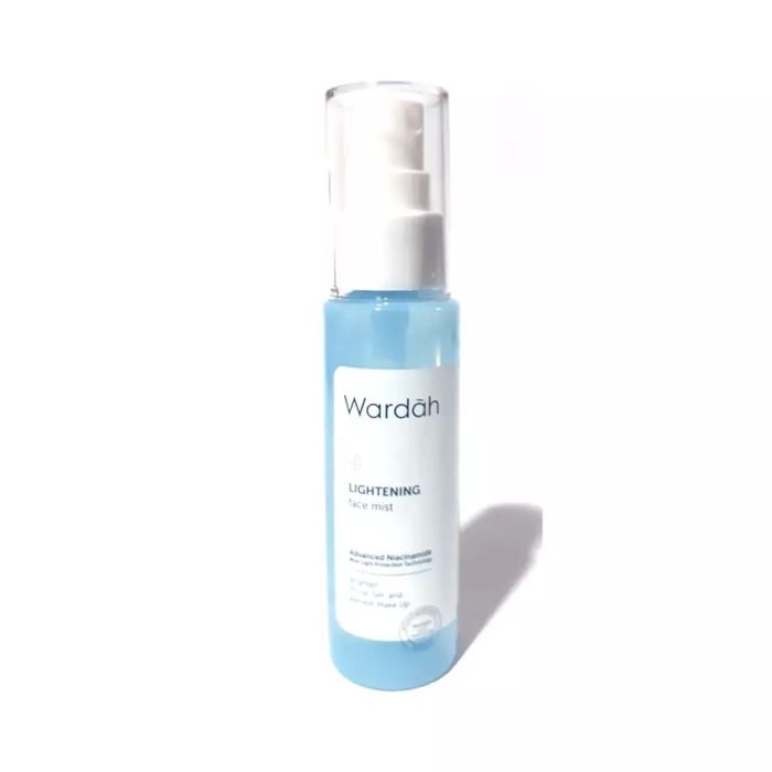 Rekomendasi face mist: Wardah Lightening Face Mist.